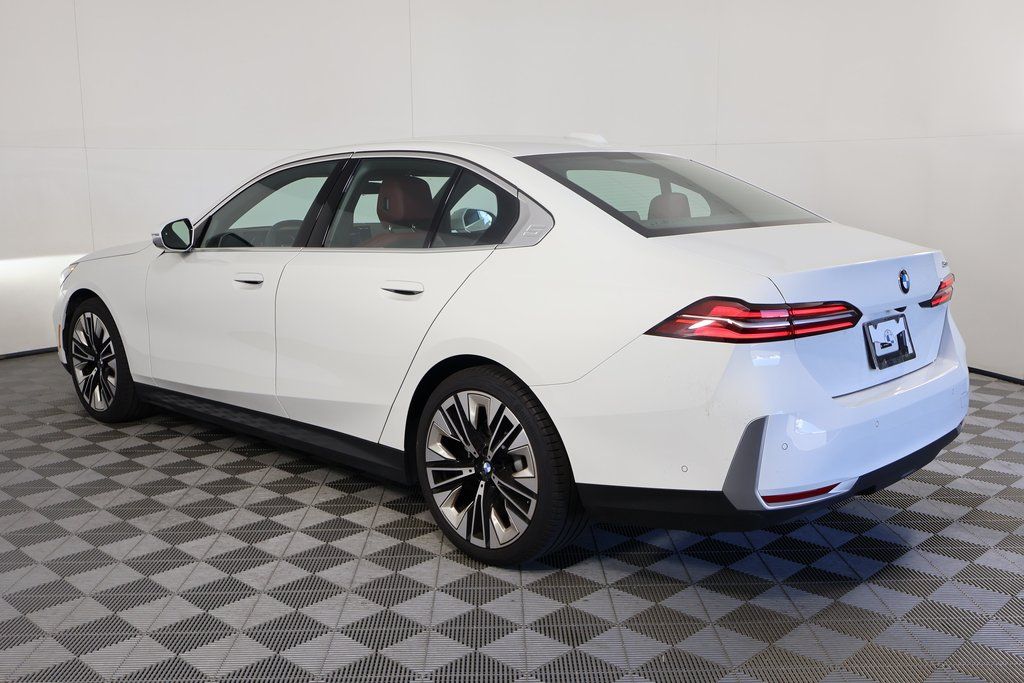 Thumbnail: 2025 BMW 5 Series - 5