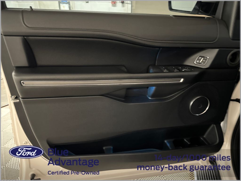 2019 White Platinum Clearcoat Metallic Ford Expedition Max XLT RWD SUV