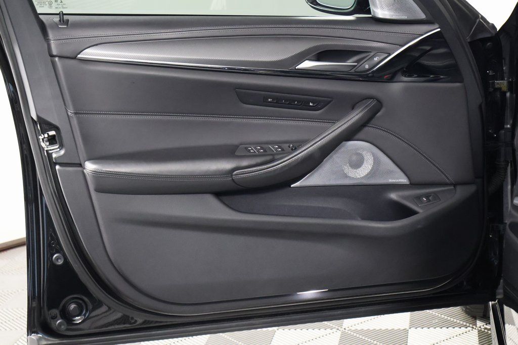 Thumbnail: 2023 BMW M5 - 12
