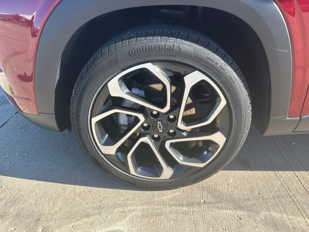 Used 2025 Chevrolet Trax SUV