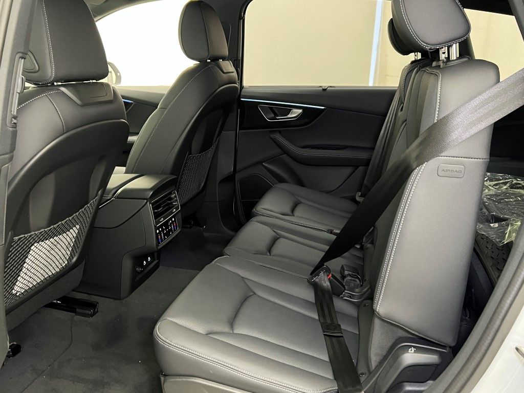 Thumbnail: 2026 Audi Q7 - 26