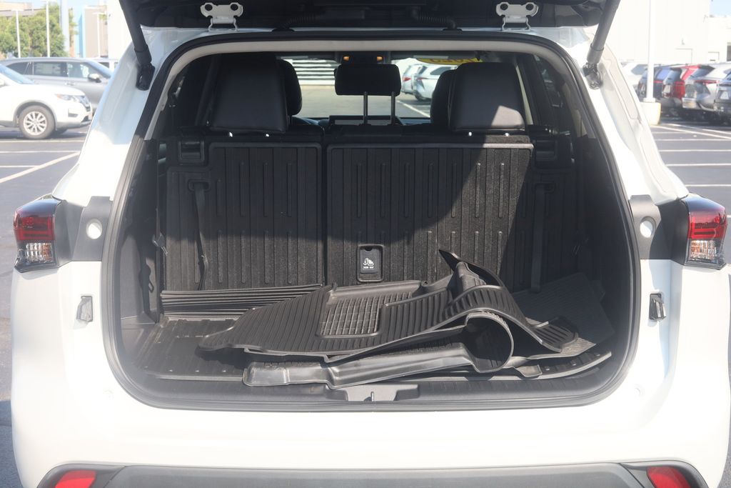 Used 2025 Toyota Highlander SUV
