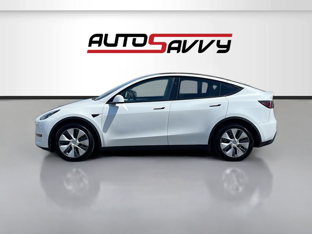 Used 2024 White Tesla Standard Range image 4