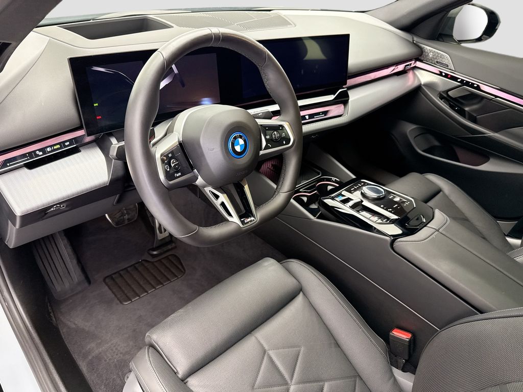 Thumbnail: 2026 BMW i5 - 9
