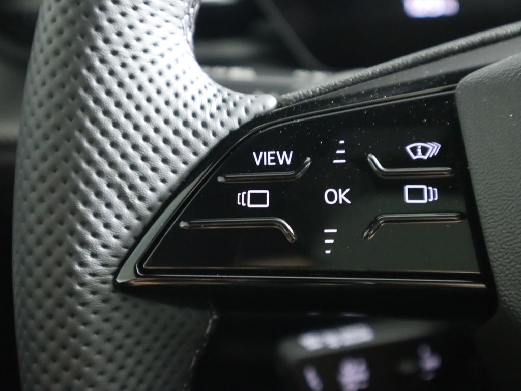 Thumbnail: 2025 Audi SQ5 - 12