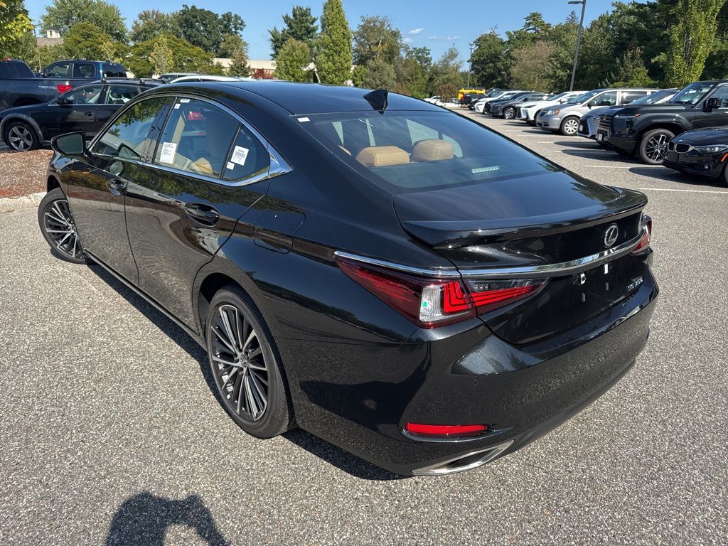 2025 Lexus ES 350 photo 4