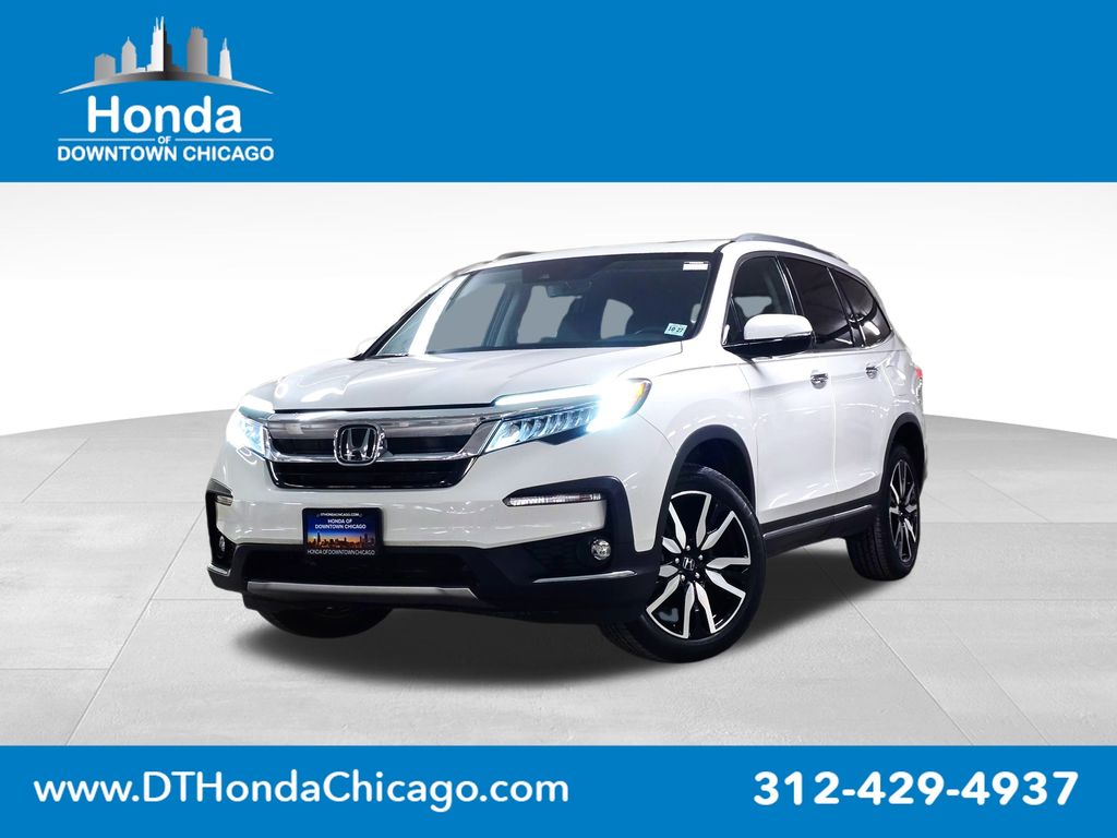 2022 Honda Pilot Touring AWD with Rear Captain's Chairs