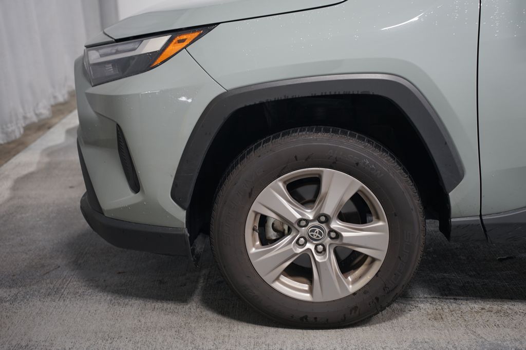 2023 Toyota RAV4 XLE 5