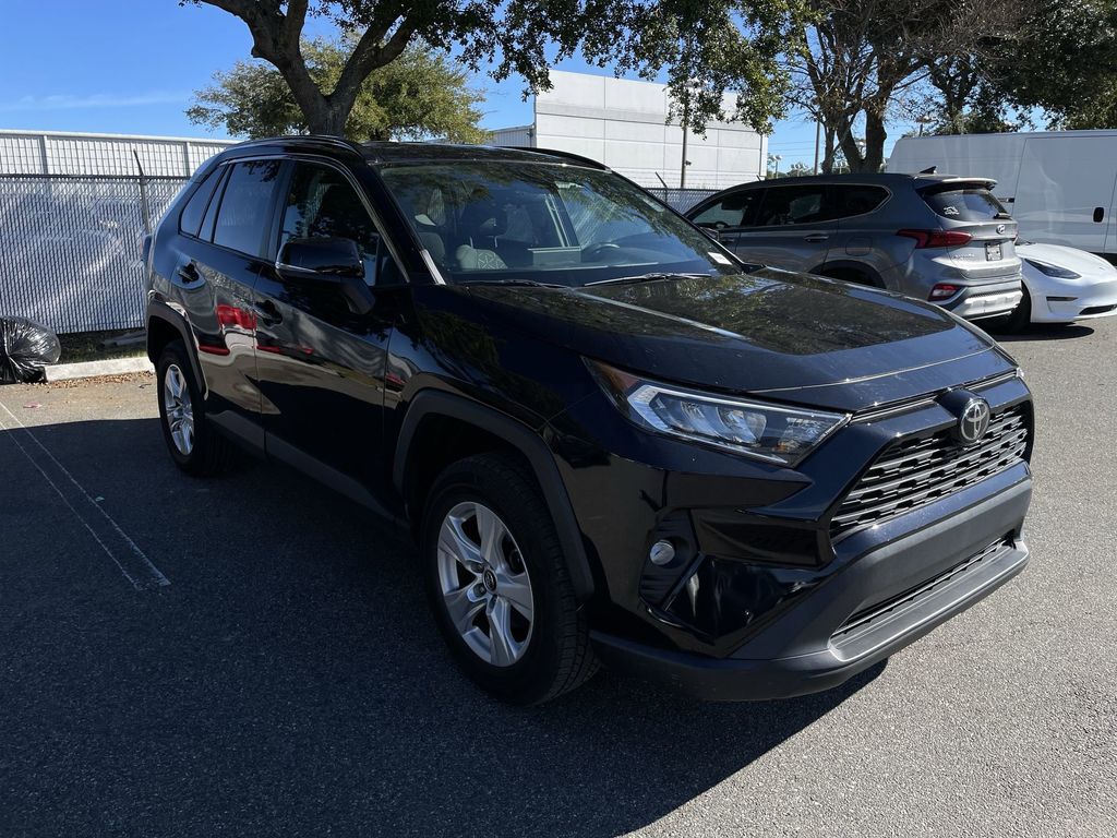 2020 Toyota RAV4 XLE's photo