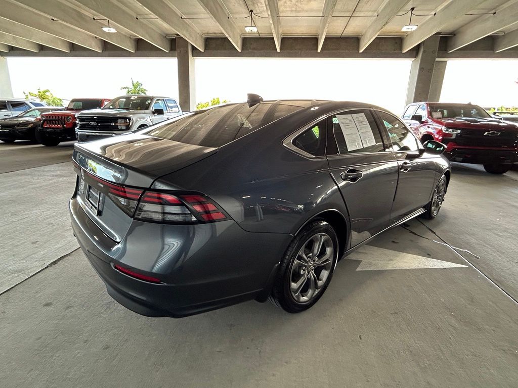 Used 2024 Canyon River Blue Metallic Honda EX image 5