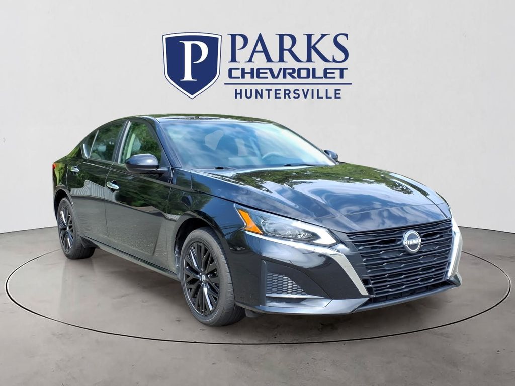 Super Black 2025 Nissan Altima Sedan All-Wheel Drive Continuously Variable Transmission