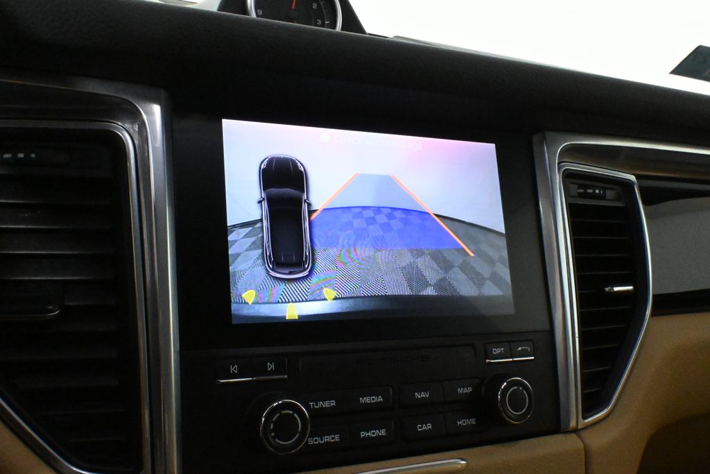 Thumbnail: 2018 Porsche Macan - 23