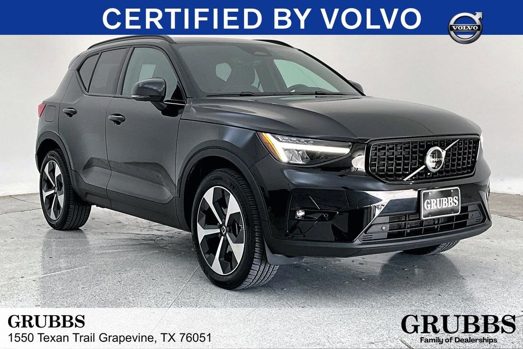 2025 Volvo XC40 B5 Plus Dark Theme AWD