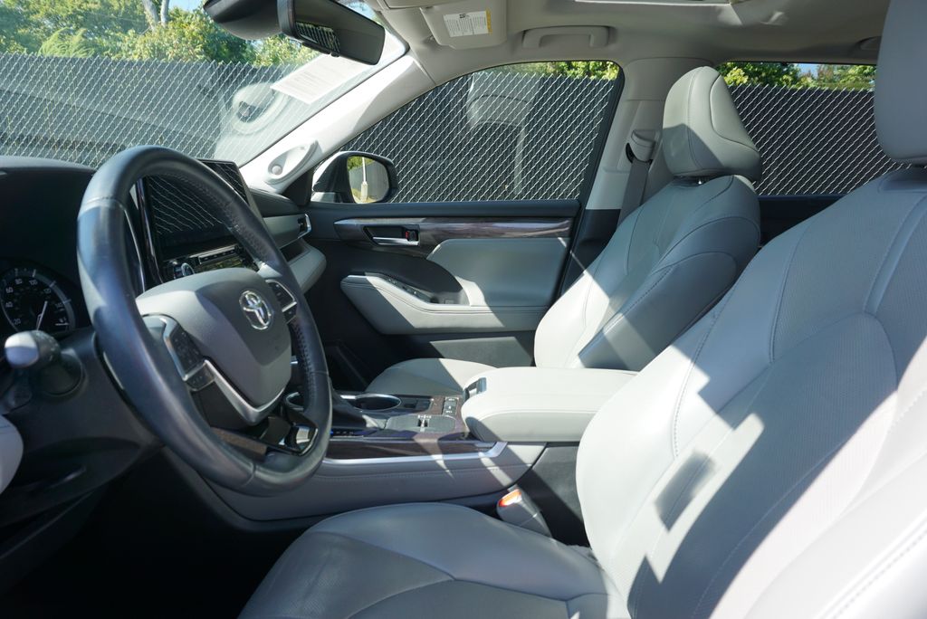 Thumbnail: 2021 Toyota Highlander - 9
