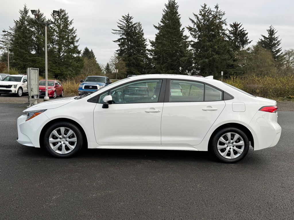 2024 Toyota Corolla LE photo 2