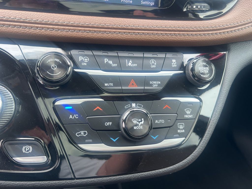 2018 Chrysler Pacifica Limited photo