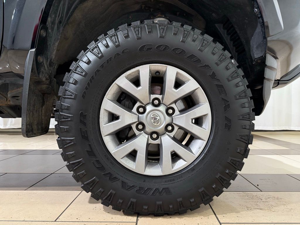 Thumbnail: 2019 Toyota Tacoma - 9