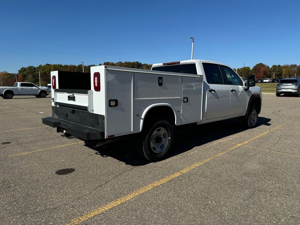 2024 GMC Sierra 2500HD Pro 7