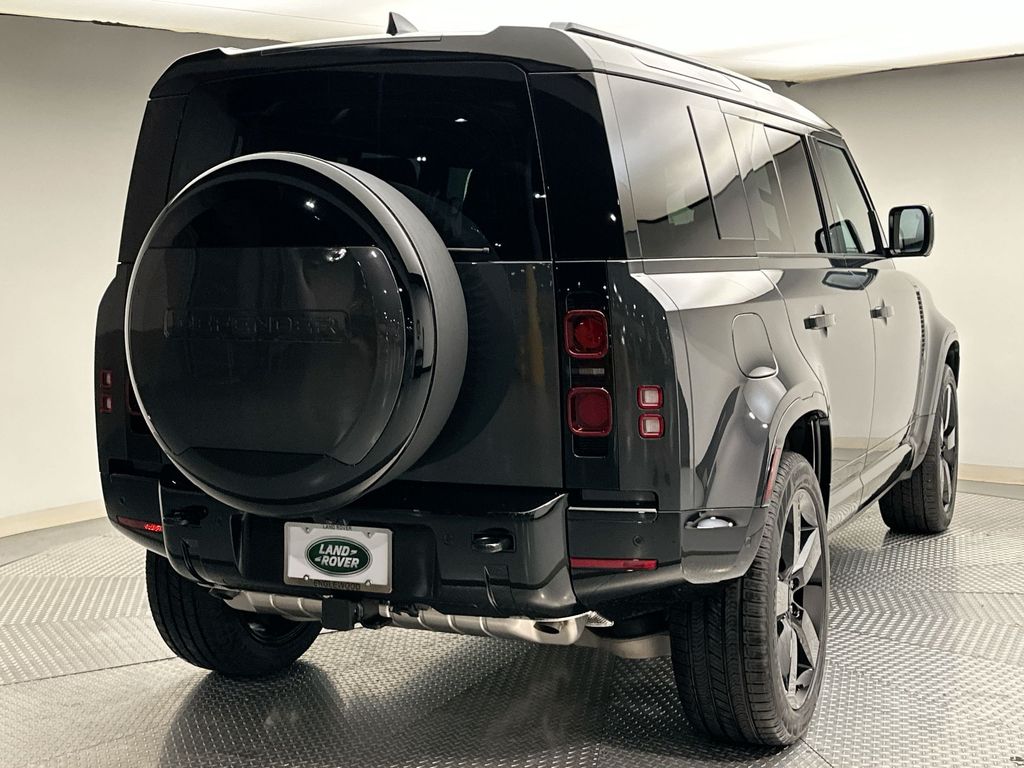 2025 Land Rover Defender 110 3