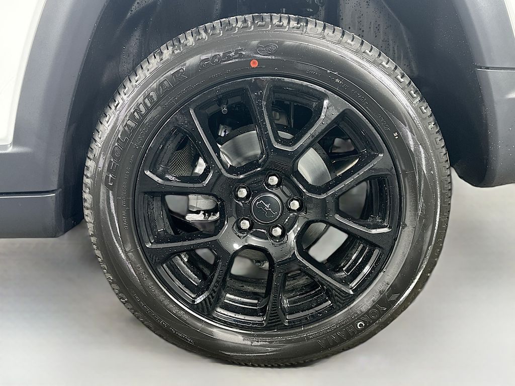 New 2026 White/off-white Jeep Latitude Altitude image 17