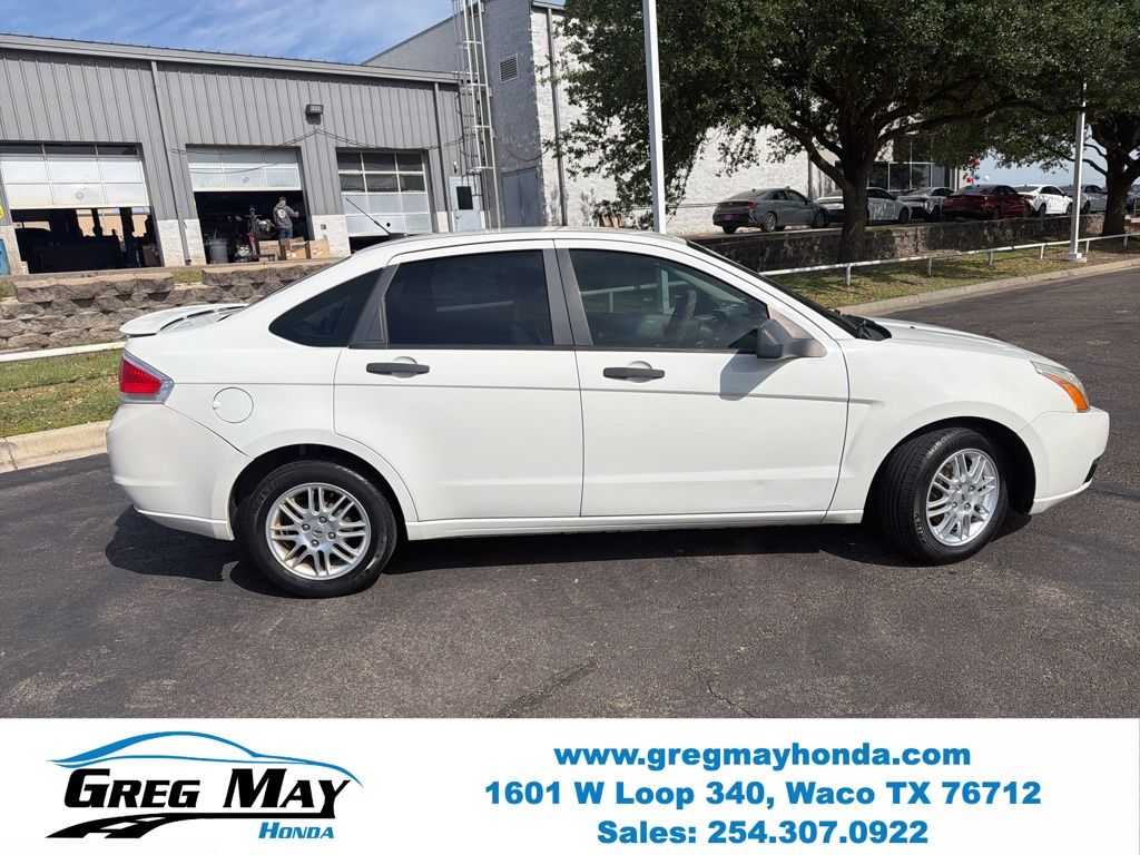 White Suede 2010 Ford Focus SE Sedan Front-Wheel Drive 4-Speed Automatic
