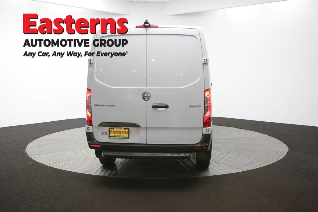 Used 2019 White Freightliner Base image 33