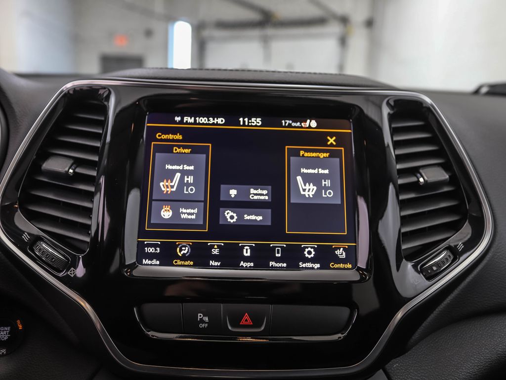 Thumbnail: 2019 Jeep Cherokee - 18