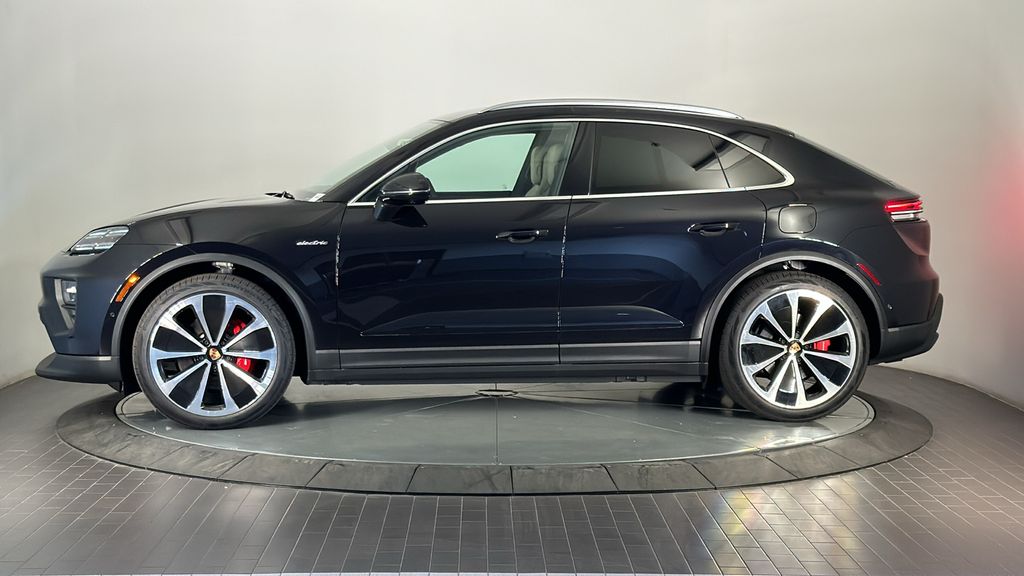 Thumbnail: 2025 Porsche Macan - 2