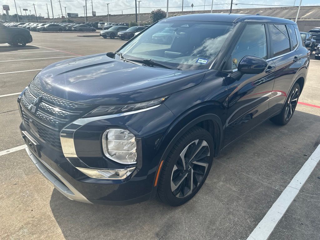 2024 Mitsubishi Outlander SE Silver at South Houston Nissan