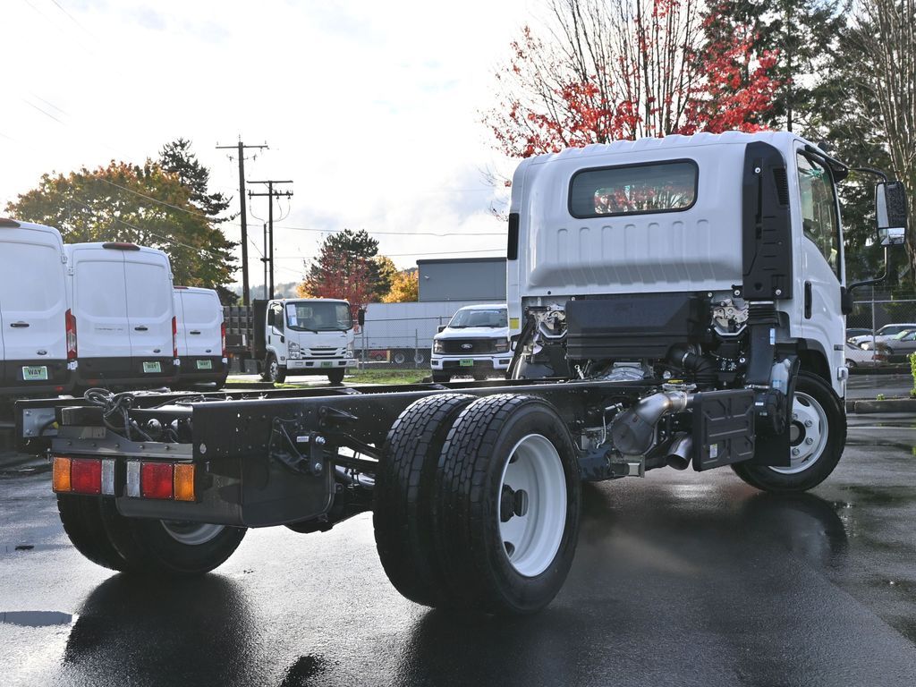 2025 Isuzu NPR XD 