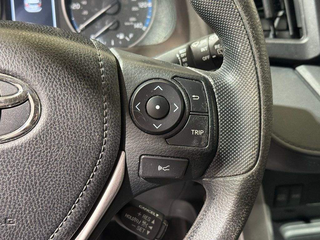 Thumbnail: 2018 Toyota RAV4 - 23