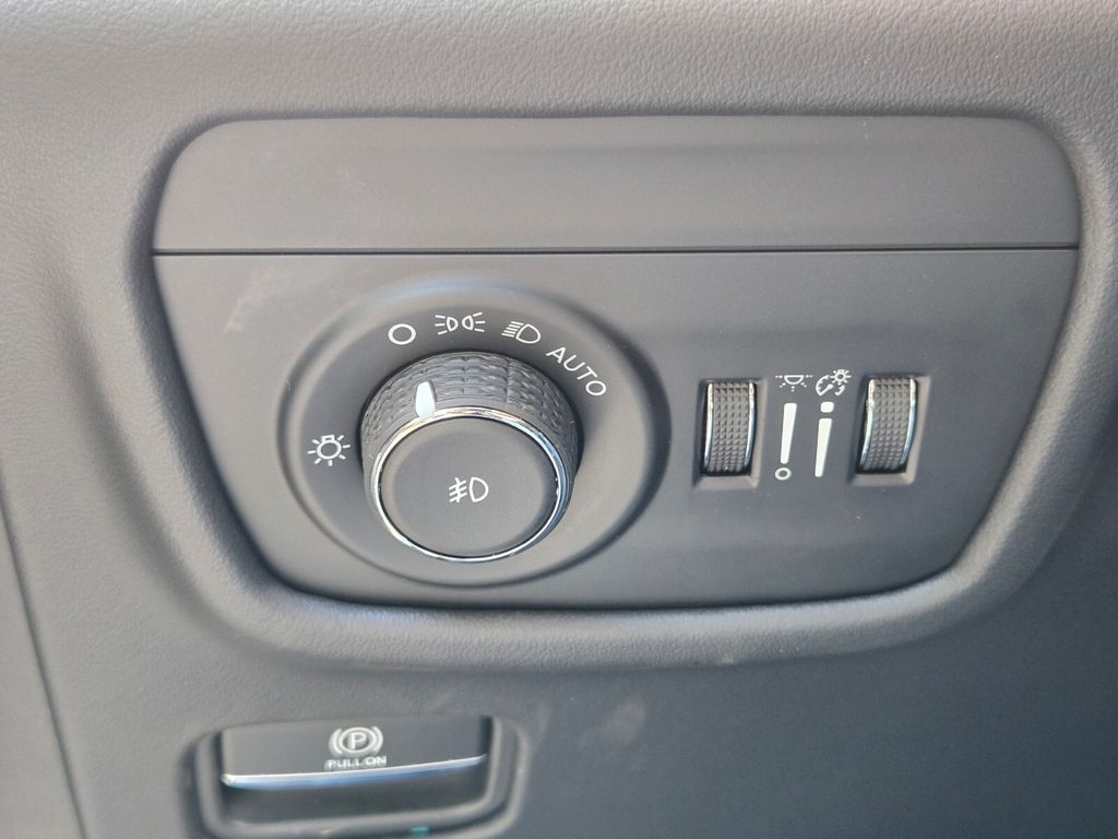 new 2025 Jeep Grand Cherokee car, priced at $61,575