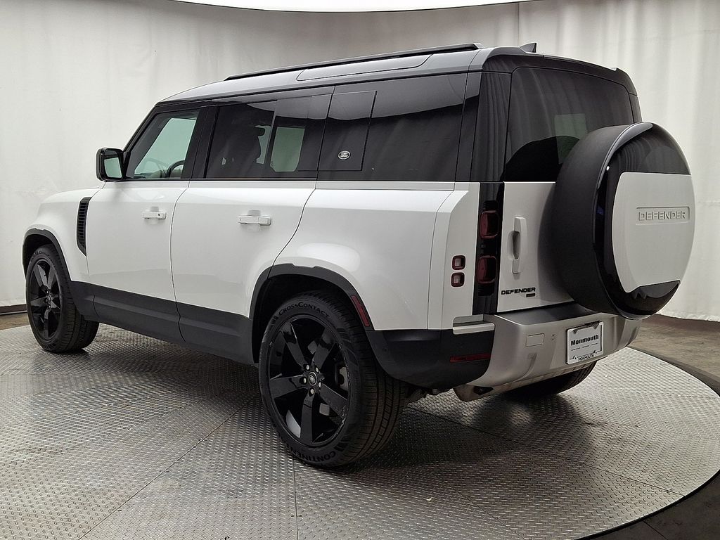 Thumbnail: 2023 Land Rover Defender - 6