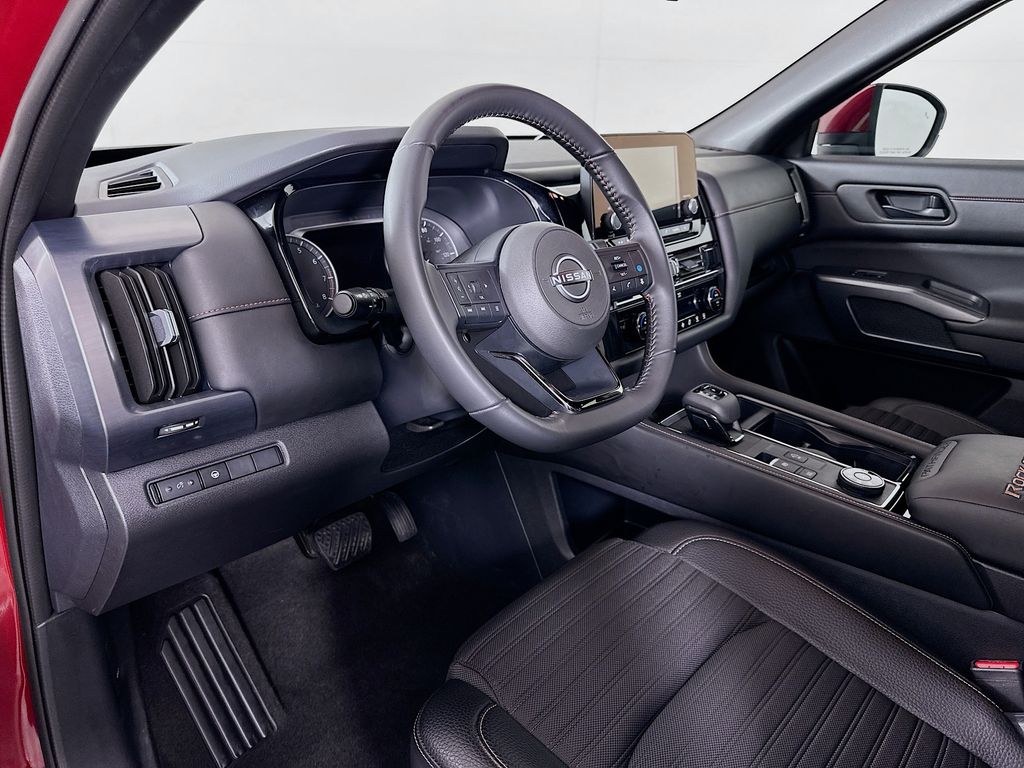 Thumbnail: 2024 Nissan Pathfinder - 9