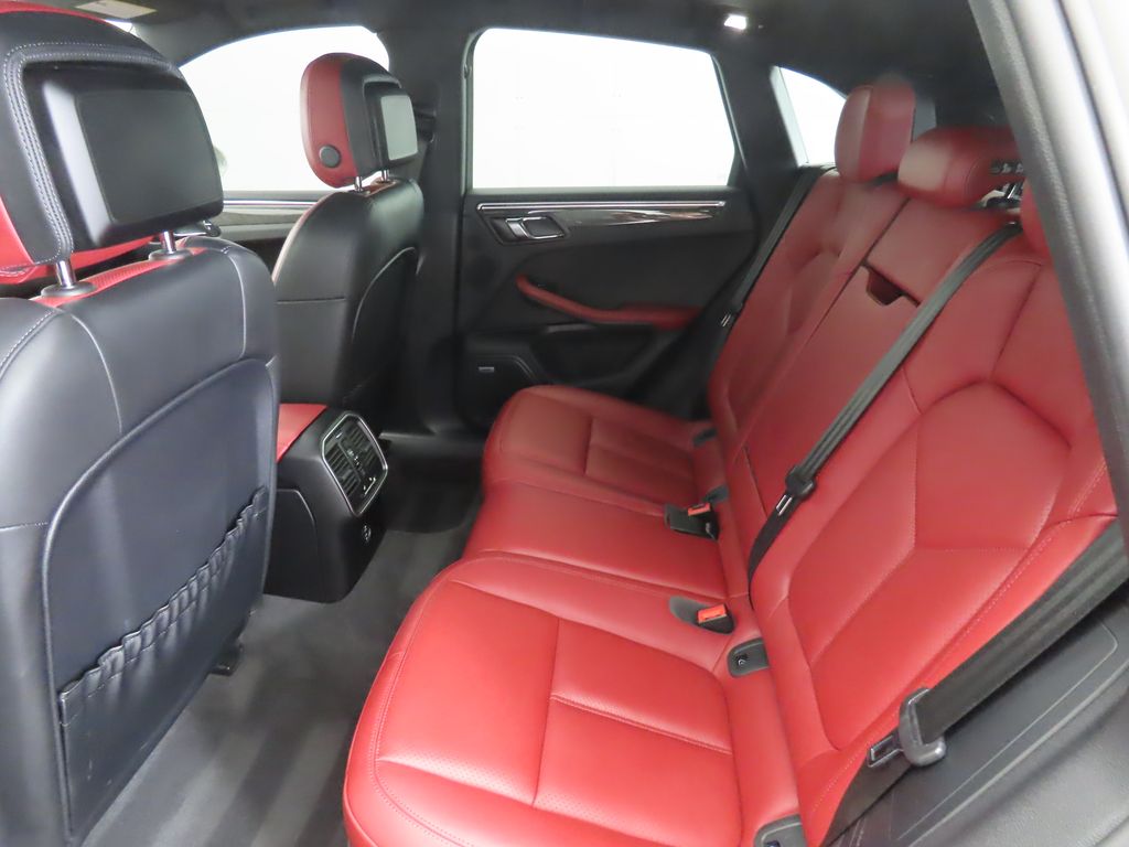 Thumbnail: 2022 Porsche Macan - 22