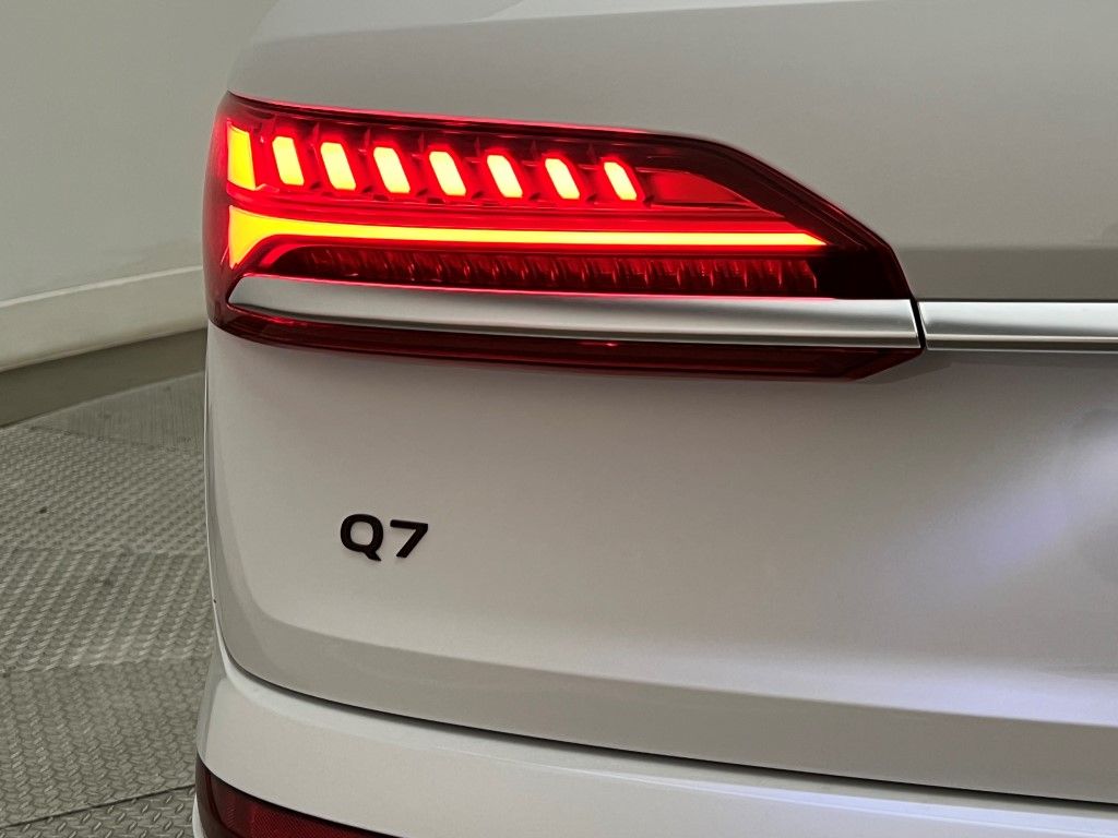 Thumbnail: 2025 Audi Q7 - 8