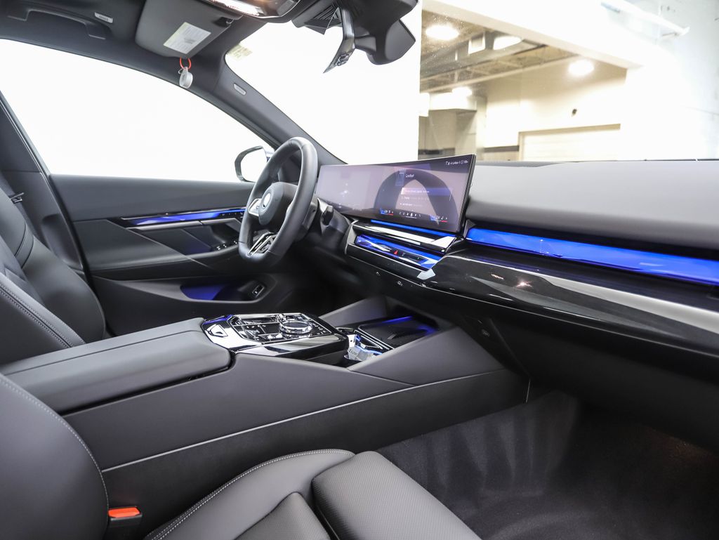 Thumbnail: 2025 BMW i5 - 29
