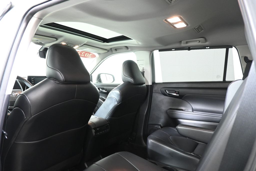 Thumbnail: 2022 Toyota Highlander - 31