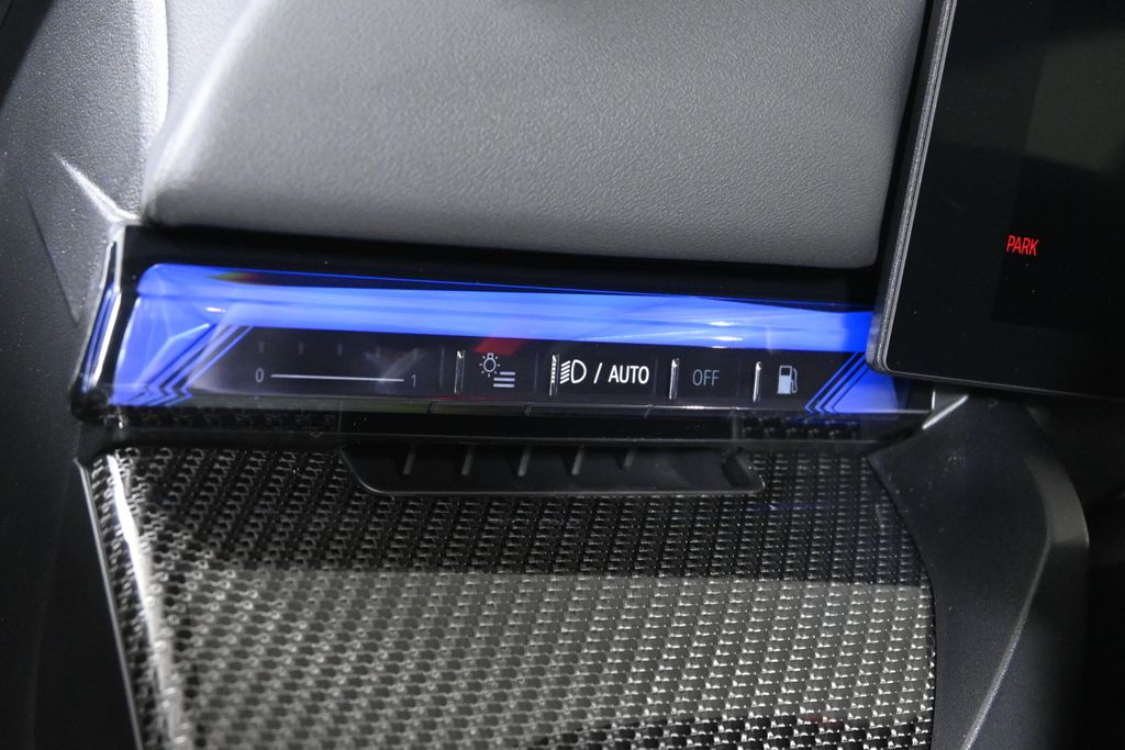 Thumbnail: 2026 BMW M5 - 26