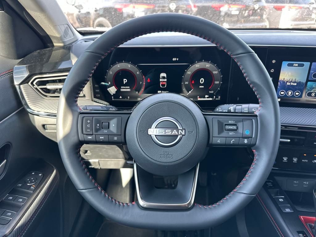 2025 Nissan Kicks SR photo