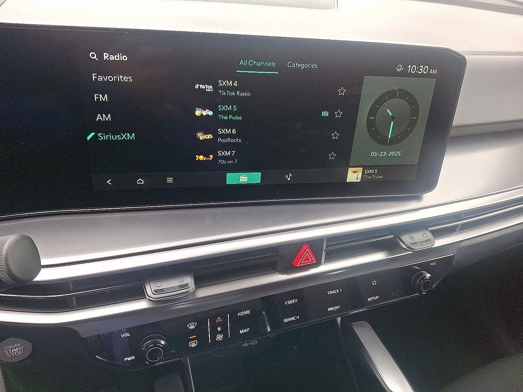 2025 Kia Sorento LX - Photo 8