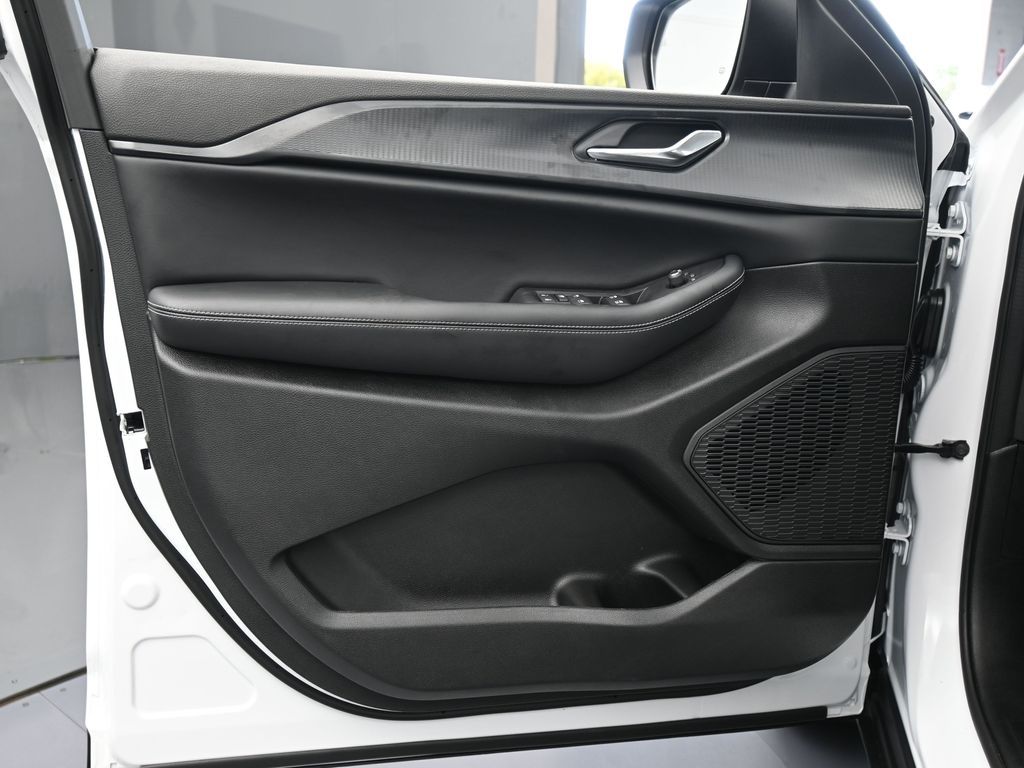 New 2026 Bright White Clearcoat Jeep Laredo X image 25