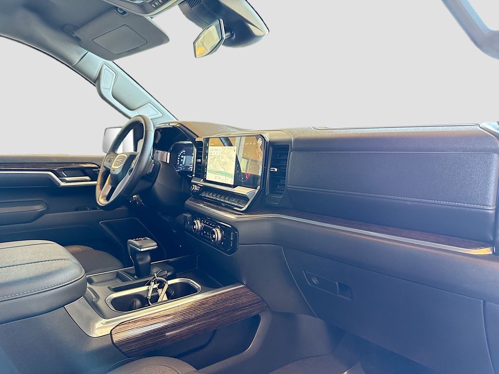 Used 2025 White GMC Elevation image 29