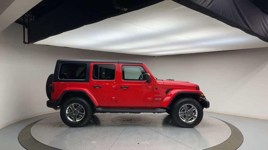 2022 Jeep Wrangler Unlimited Sahara 9