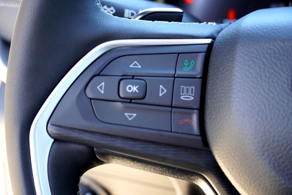 New Car 2025 Jeep Grand Cherokee  Laredo For Sale Under $40,000 In Taylor, Texas