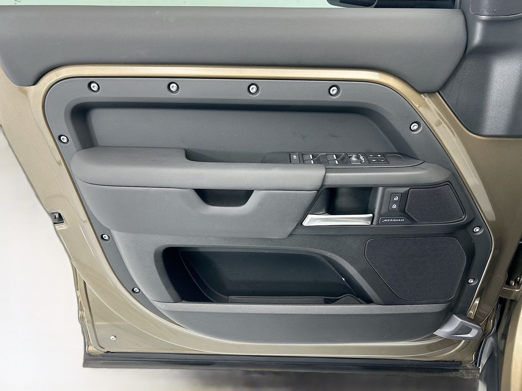 Thumbnail: 2025 Land Rover Defender - 23
