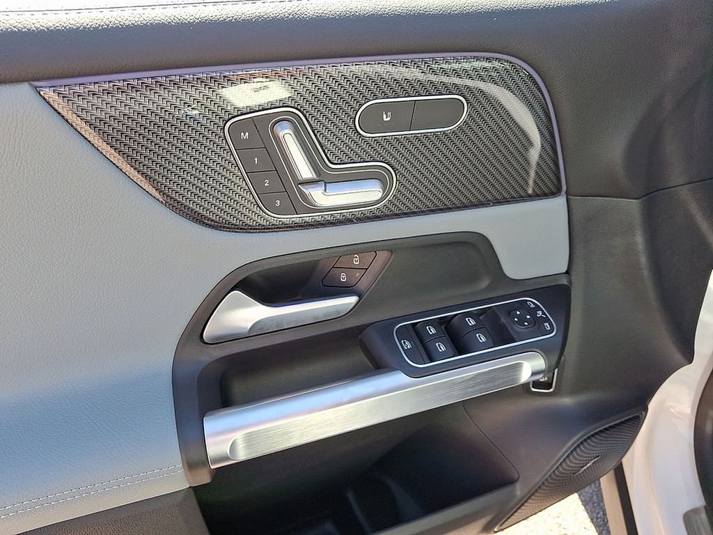 Thumbnail: 2025 Mercedes-Benz GLB - 11