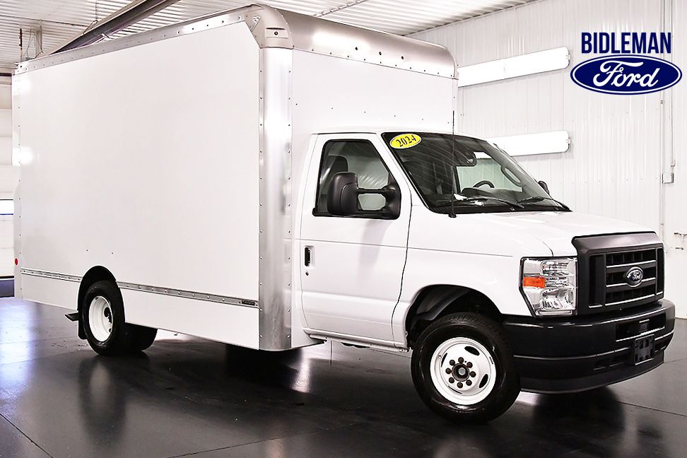 2024 Ford E-Series Chassis E-450 SD Cutaway 158 DRW RWD