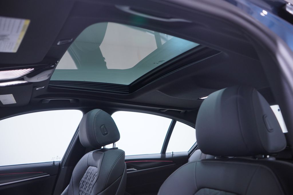 Thumbnail: 2023 BMW 5 Series - 8