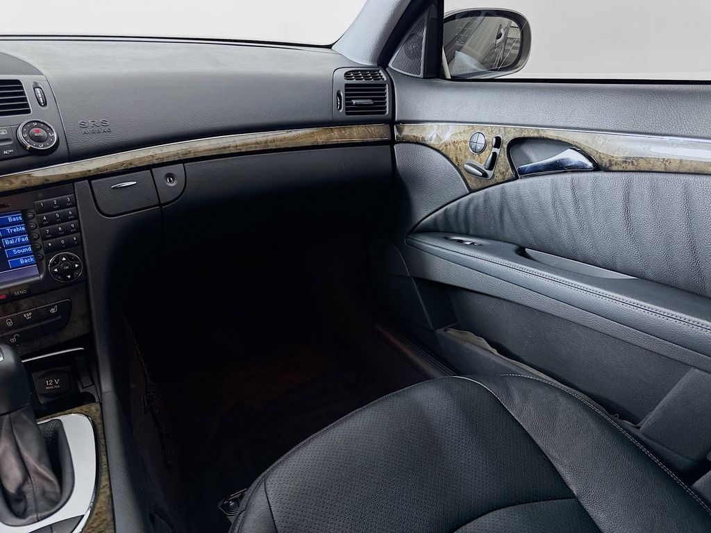 Thumbnail: 2005 Mercedes-Benz E-Class - 21